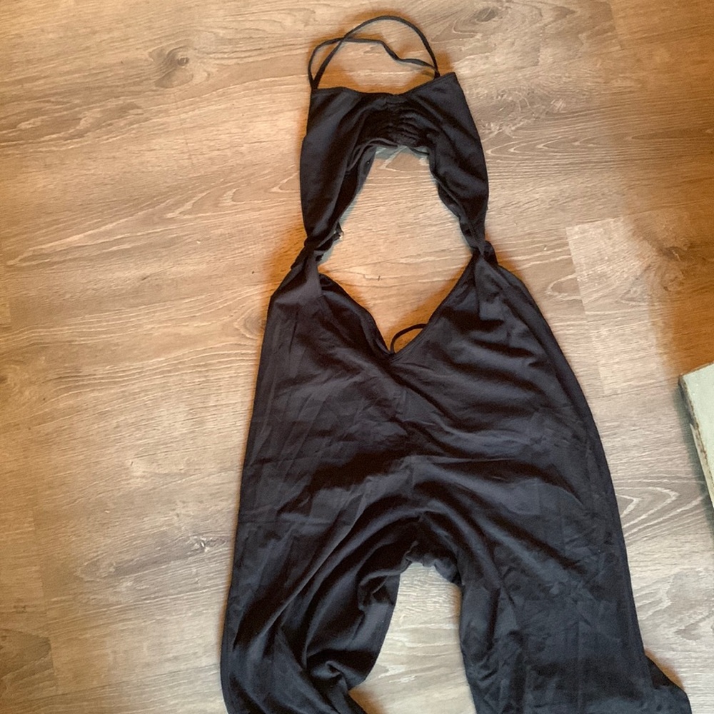 SAVAGE FENTY SCRUNCH BOOTY KEY HOLE JUMPSUIT WITH BACK OUT. Women’s LG